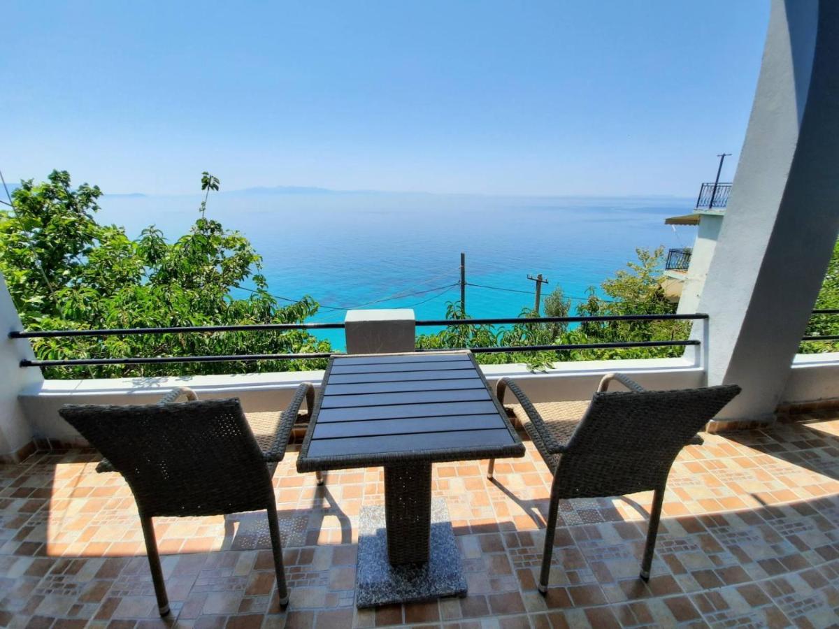 Blue View Hotel Qeparo Buitenkant foto