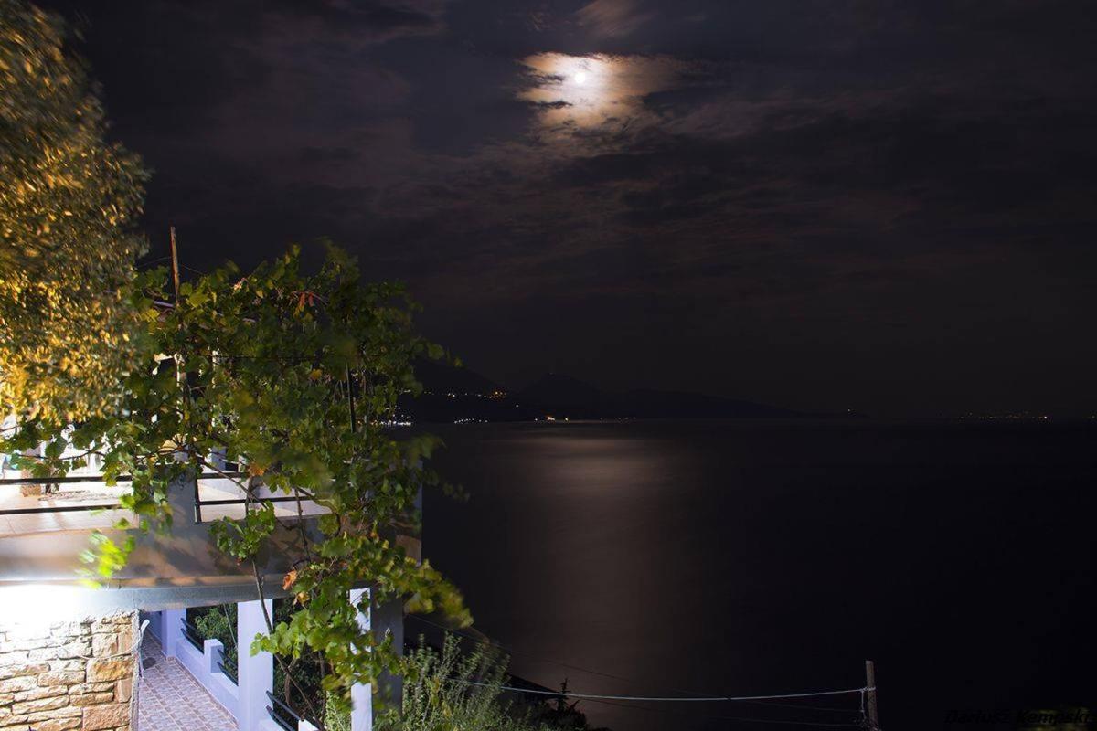Blue View Hotel Qeparo Buitenkant foto