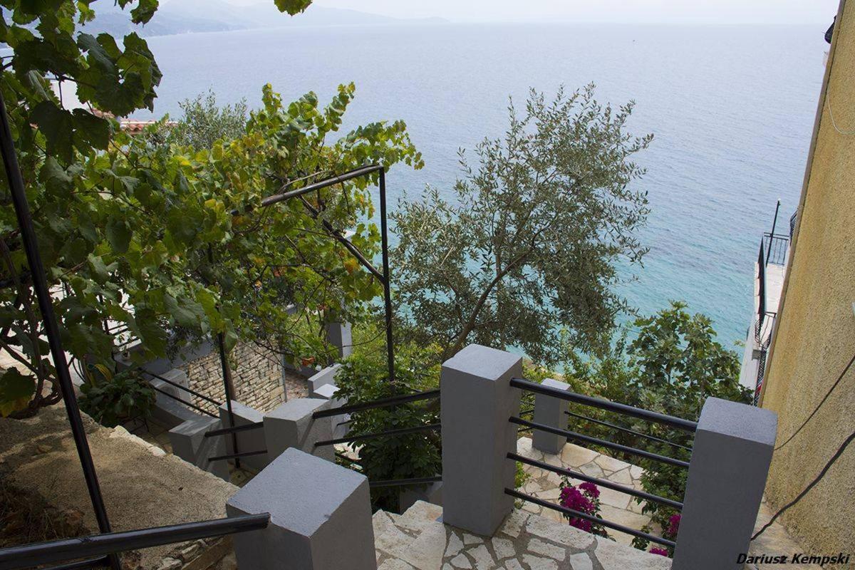 Blue View Hotel Qeparo Buitenkant foto