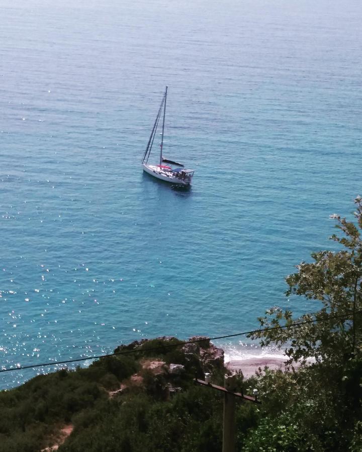 Blue View Hotel Qeparo Buitenkant foto