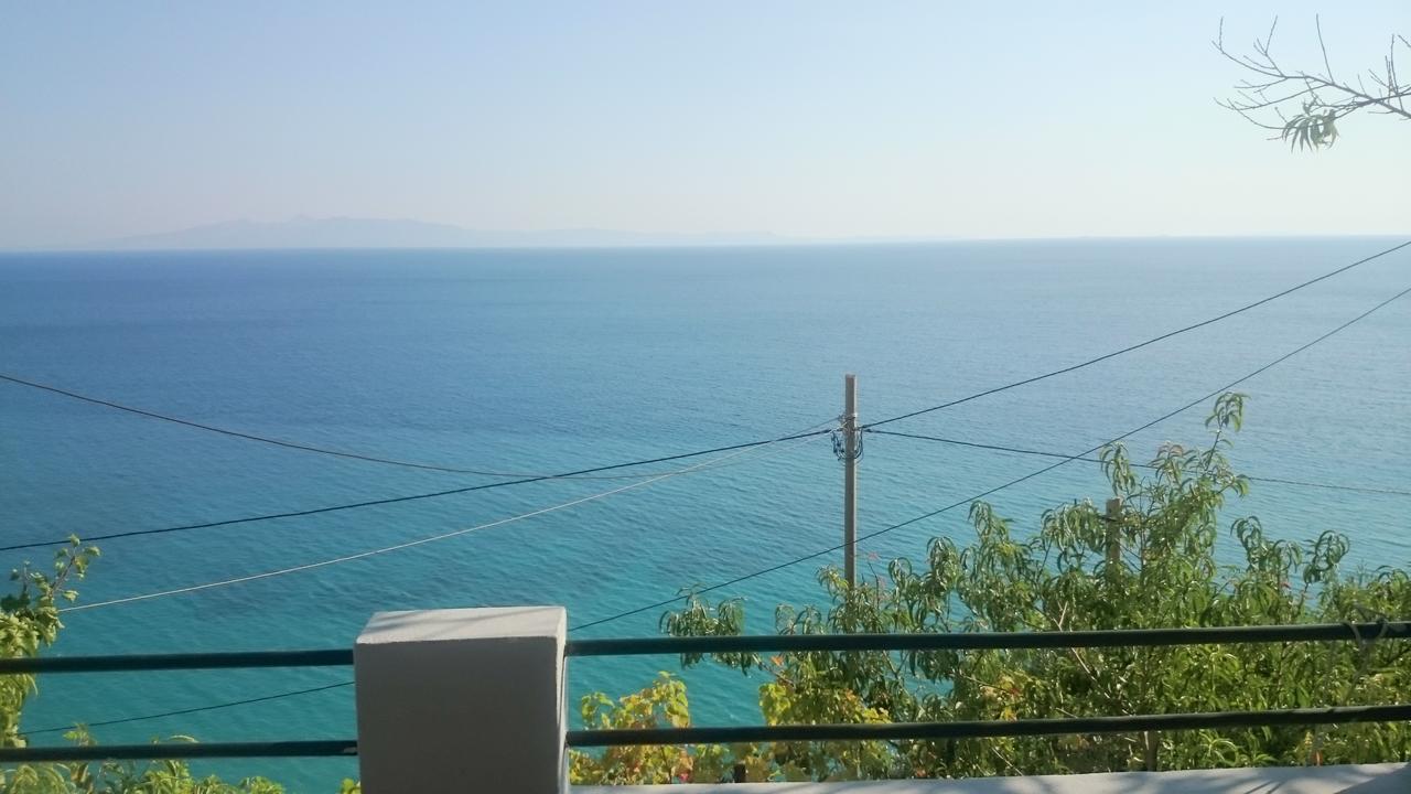 Blue View Hotel Qeparo Buitenkant foto
