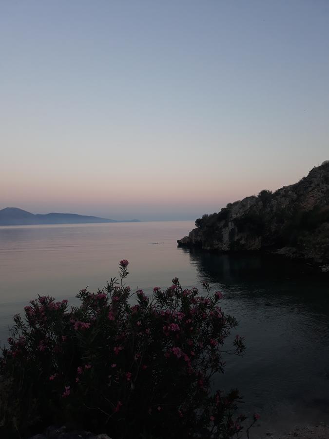 Blue View Hotel Qeparo Buitenkant foto