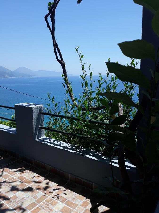 Blue View Hotel Qeparo Buitenkant foto